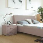 ベッドやソファサイドにも