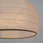 花が舞っているピンク柄の和紙と小梅柄の透かし和紙