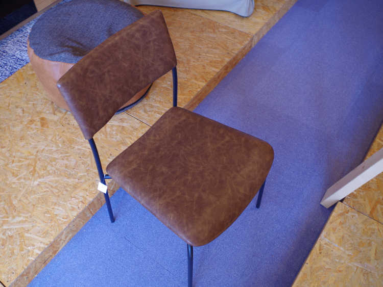 CH ソフトレザー＆スチール製・ダイニングチェア完成品