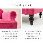 肘掛けには鋲が打たれたデザインクッションは肉厚で弾力たっぷり、長時間座っても疲れにくい仕様です。