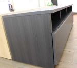 脚がなく床にぴったりと付けるタイプ