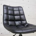 PUレザーを採用