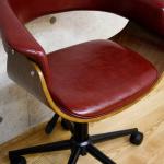 PUレザーを採用