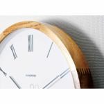 濃淡のある天然木アカシア材を使用