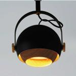 半円型のまあるいブラック色シェードの内側