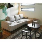 ベッドの横や玄関先に置いても素敵