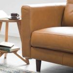 脚は木目デザイン