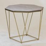 テーブルライトや観葉植物とも相性抜群