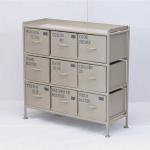 無骨な佇まいが魅力的なスチールを使用