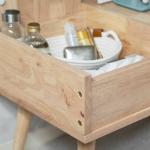 天板を開くとミラーと収納スペース