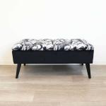 八の字に広がる脚がスタイリッシュ