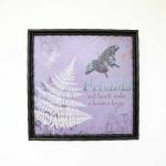 背景色にはおしゃれな寒色系の紫を使用