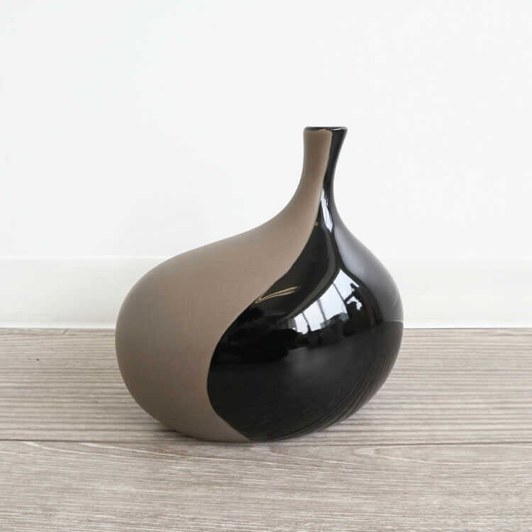 黒い陶器製花瓶 箱付き OT-1564 モダンでおしゃれな陶器製花瓶