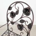 背もたれ部分にはローズモチーフ