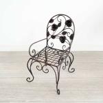 くるんとした上品な曲線デザイン