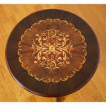 天板には象嵌加工された仕上がり