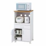 食器やカトラリーも収納できるスペース