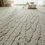 表面にアラン編み模様を使用