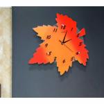 かわいい紅葉デザインの壁掛け時計