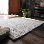 羊の自然な毛の色合いのみを使用