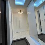 玄関にも充分な明るさで実用的