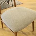 座面はサラッとして手触りの布