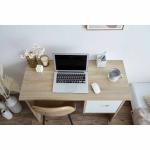 デスクの耐荷重は約40kg