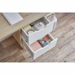 2杯の引出し付きで充実の収納スペース