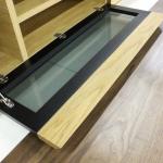 扉にガラスを使用