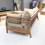 厚みのある背クッション