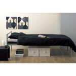 スチールを使用したシンプルなシングルベッド