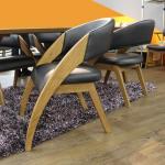 ブラウン色のフレーム