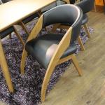 肘も軽く乗せられる