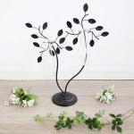 アイアン家具を基調とした空間にマッチします