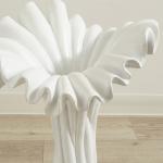 躍動感のある曲線を用いた優美なデザイン