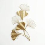 美しく煌びやかなゴールド色が採用