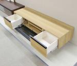 両側に配された引き出し