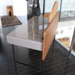 黒ブラックの脚