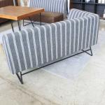 背面はストライプ柄の生地