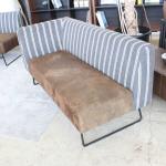 スチール脚はマットな質感