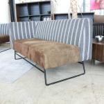 4本脚ではなくコの字型