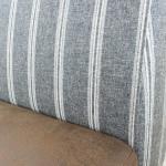 ストライプが入ったグレー色