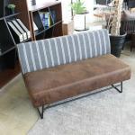 肘置きをあえてなくす