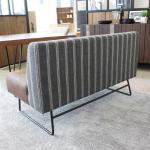 背面はストライプ柄の生地