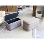 カラー違いのベンチ