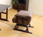 背もたれは前方にも倒れる