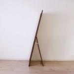 背面にはスタンドが付いている