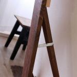 スタンド部分には金具