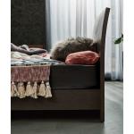 無駄な装飾を除いたヘッドボード