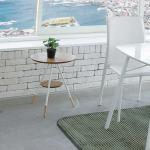 天然木オークとホワイトスチール使用